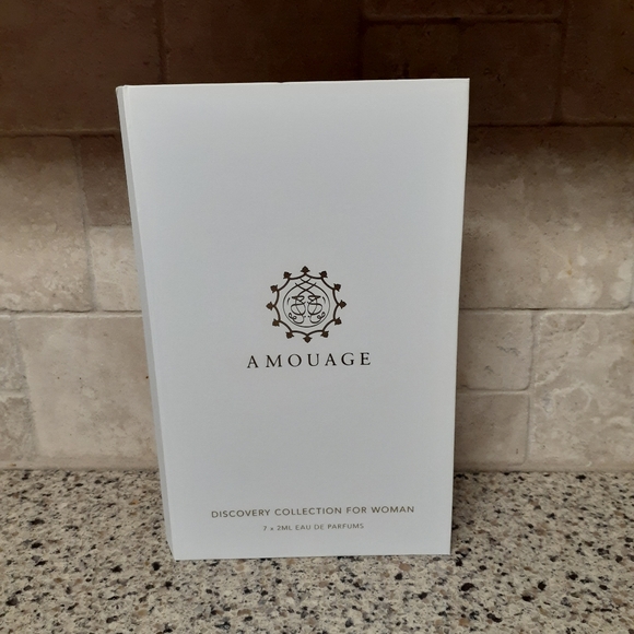 *SOLD* Amouage Women's Discovery Set - Picture 2 of 2
